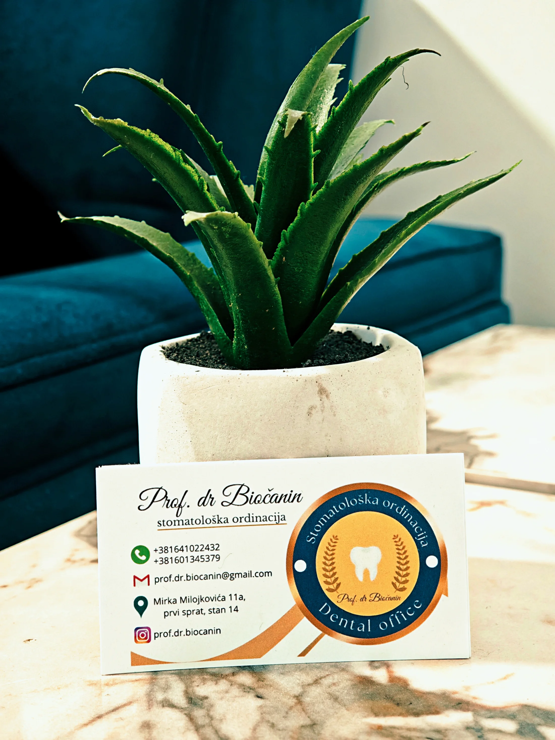 Contact illustration